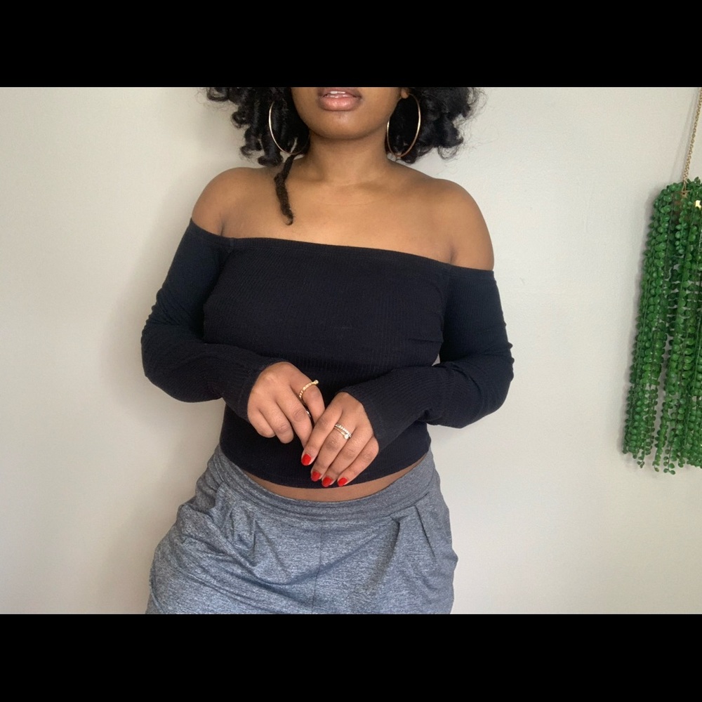 Off-shoulder  long sleeve